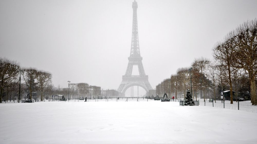 Paris Eiffel tower view during winter - 18 Ways to Travel Without Breaking the Bank