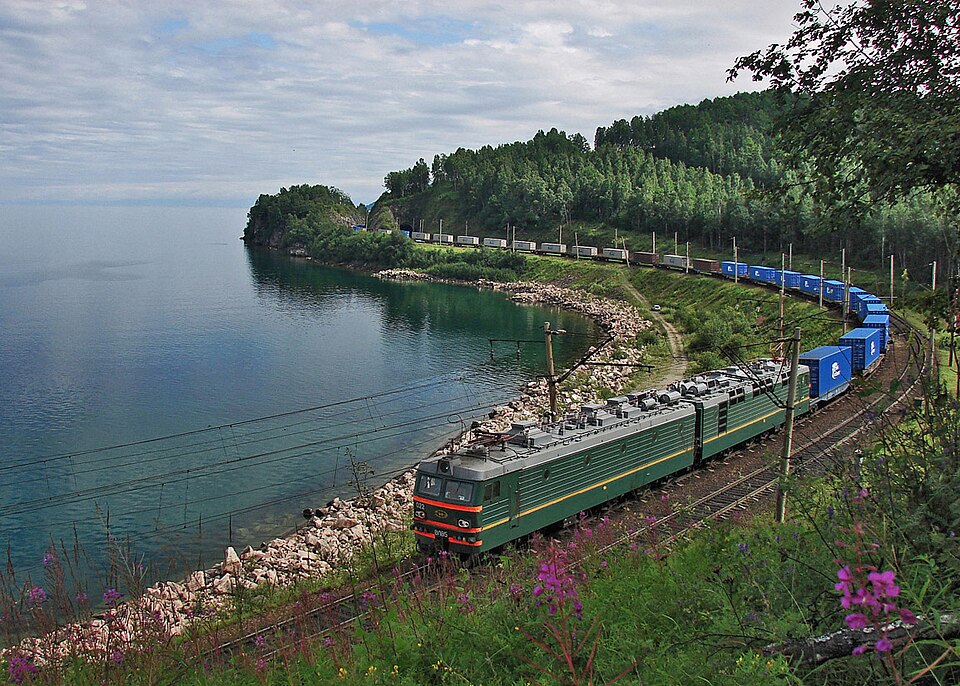 File:VL 85-022 container train.jpg