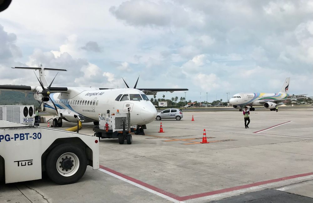 airplanes  in the airport