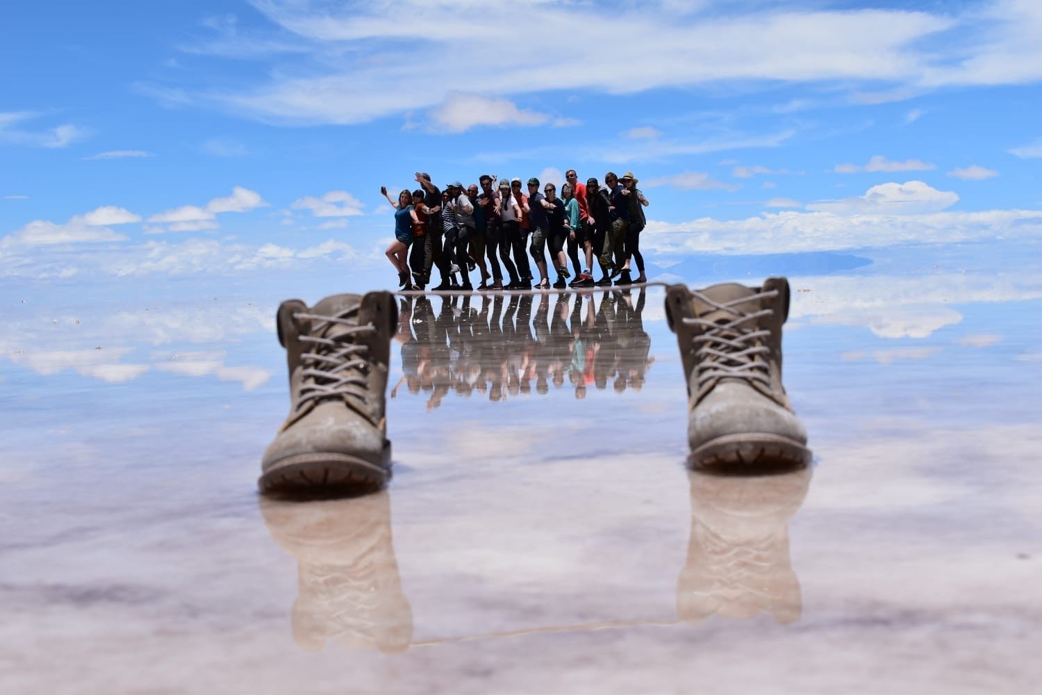 Bolivia shoe illusion