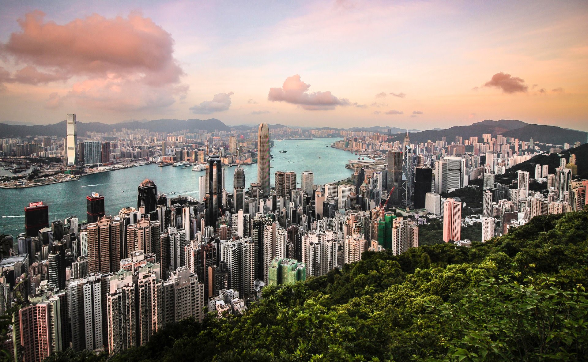 Global Destination Reviews: Discover Hong Kong