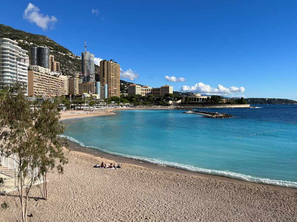 Buildings on side of the ocean