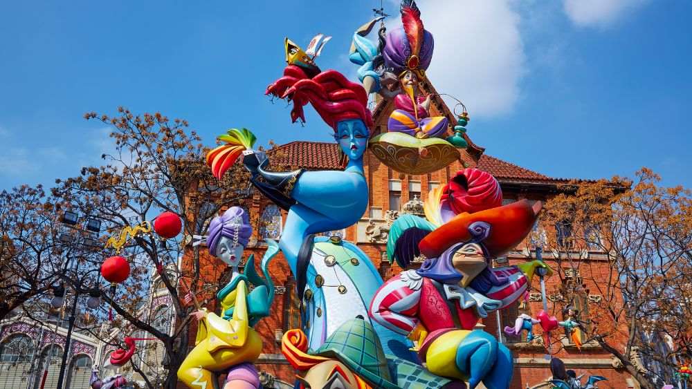 giant sculptures parade - best cities for nomads