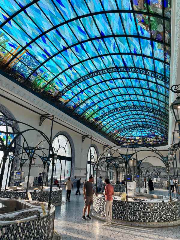 clean fish market with round table like structure where fish can be seen 