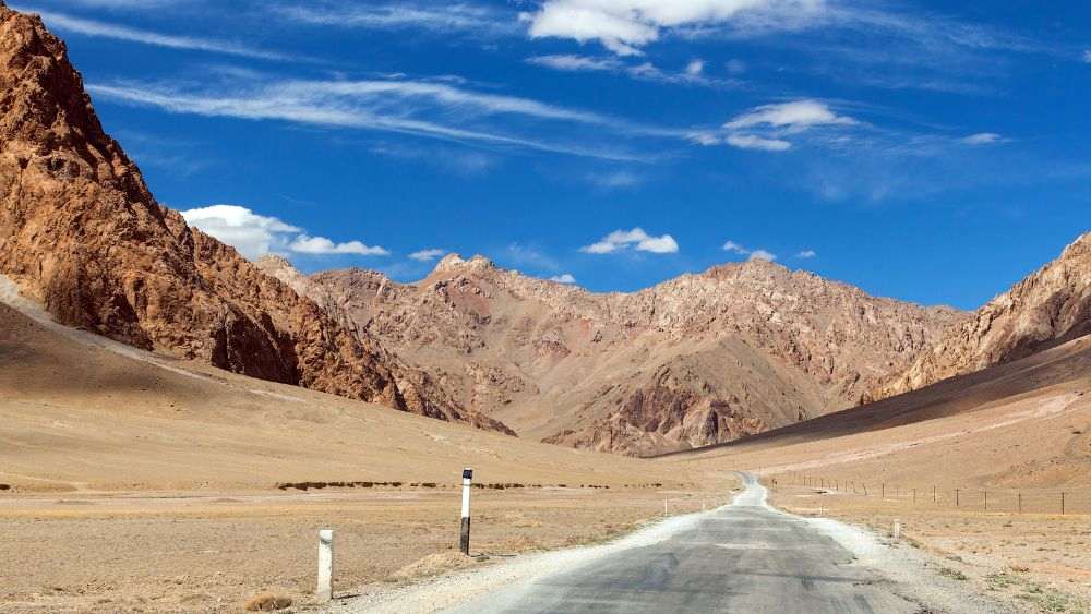 empty dirt road