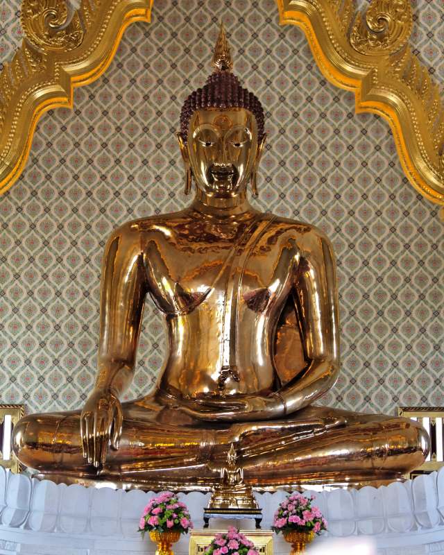 golden buddha- facts about thailand