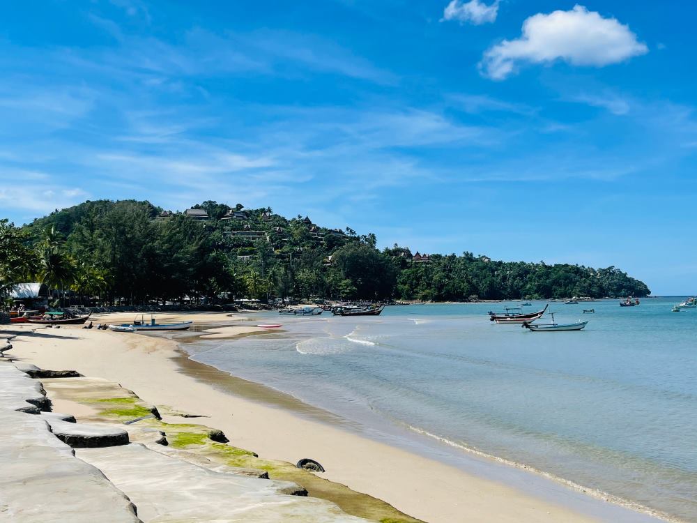 boat in the beach surrounded by green trees- koh samui vs phuket