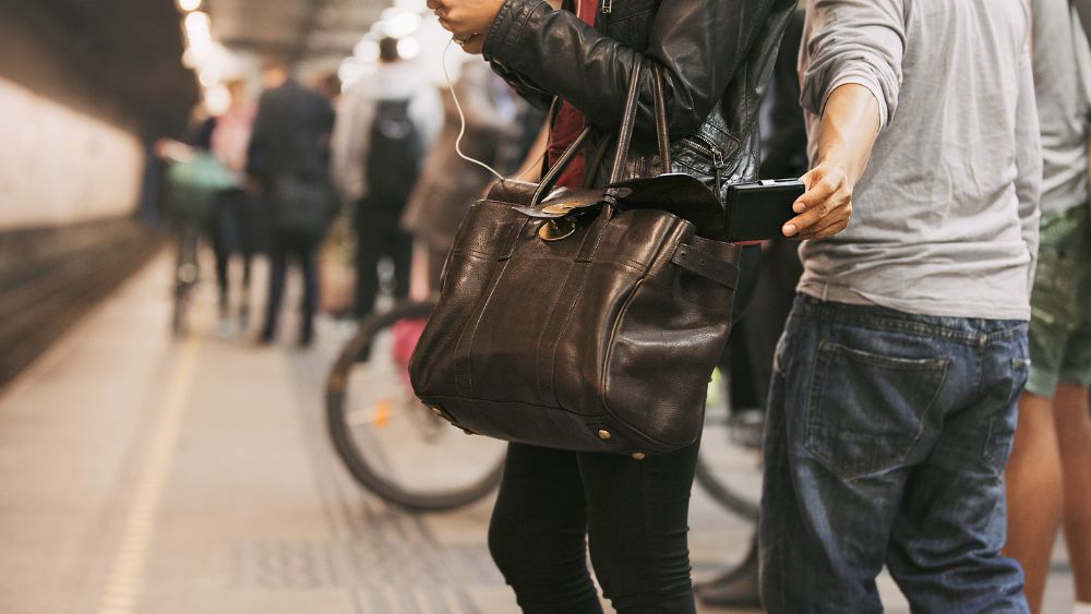 pick pocket getting phone on her bag - is australia safe?