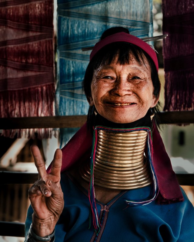 old lady smiling with golden ring in her neck - facts about thailand