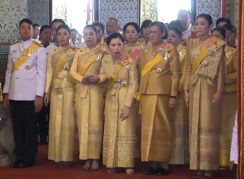 Royal Thai Famili wearing thailand yellow dress- facts about thailand