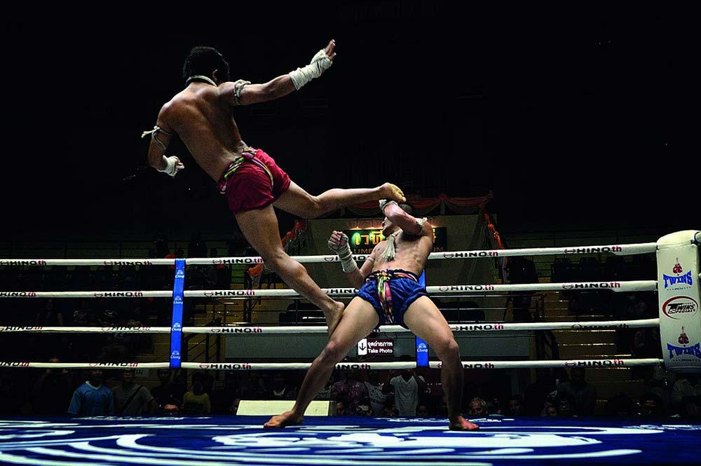 two player fighting muay thai